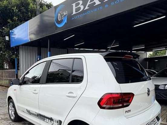 VOLKSWAGEN-FOX-1.6 MI ROCK IN RIO 8V FLEX 4P MANUAL VOLKSWAGEN-FOX-2015