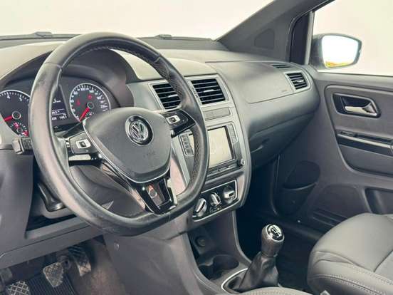 VOLKSWAGEN-FOX-2018