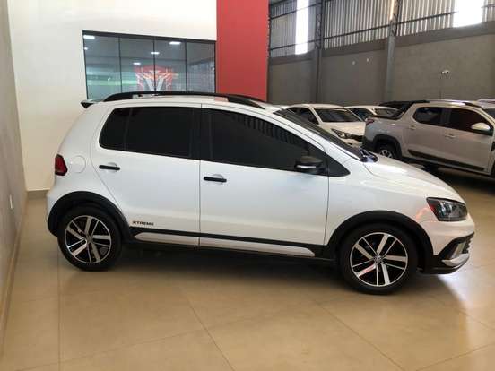 VOLKSWAGEN-FOX-2019