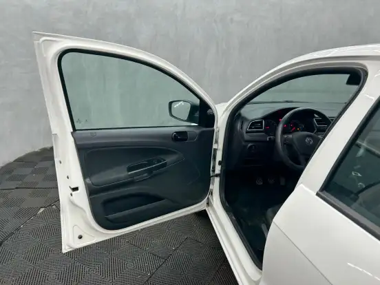 VOLKSWAGEN-GOL-2023