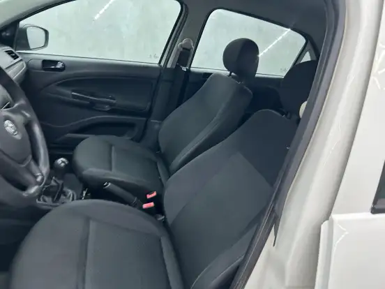 VOLKSWAGEN-GOL-2023