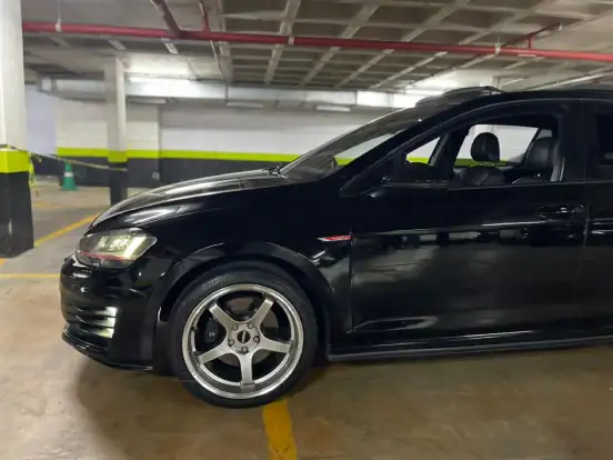 VOLKSWAGEN-GOLF-2017
