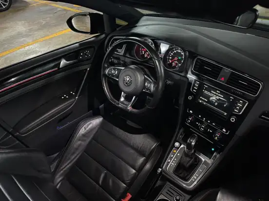 VOLKSWAGEN-GOLF-2017