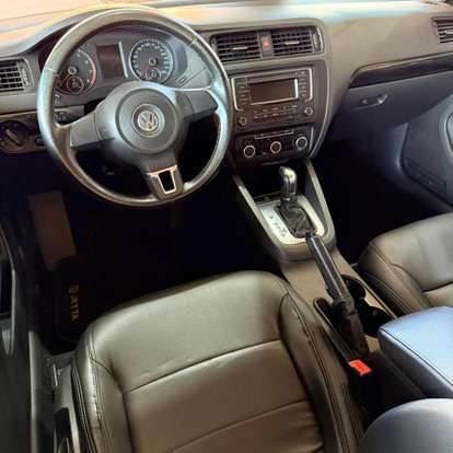 VOLKSWAGEN-JETTA-2014