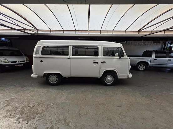 VOLKSWAGEN-KOMBI-2012