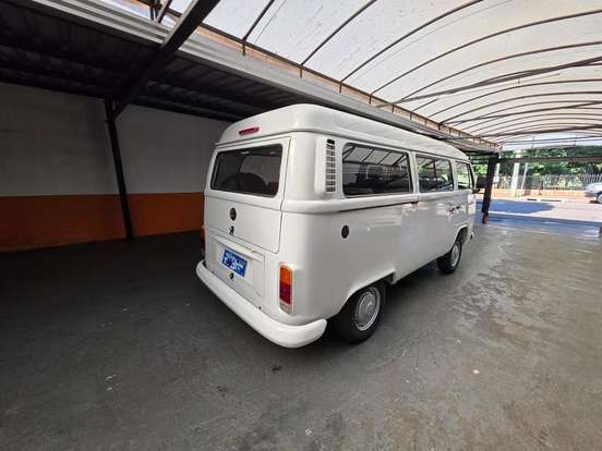 VOLKSWAGEN-KOMBI-2012