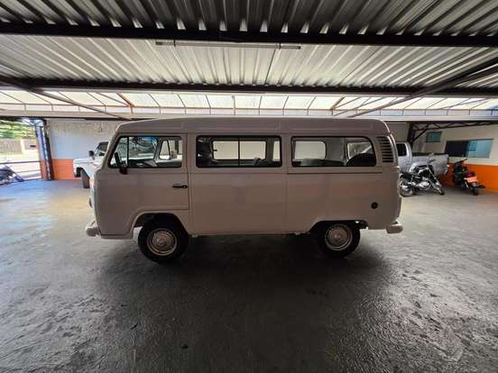 VOLKSWAGEN-KOMBI-2012