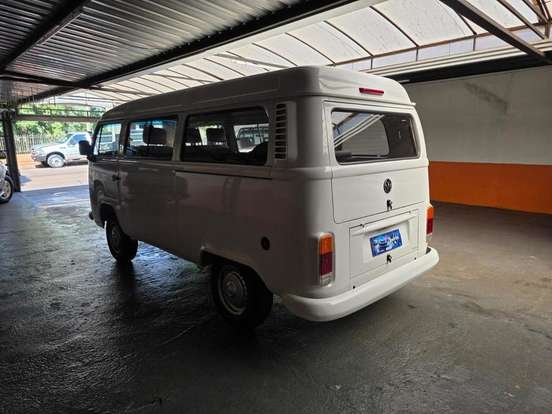 VOLKSWAGEN-KOMBI-2012
