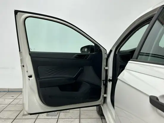 VOLKSWAGEN-POLO-2023