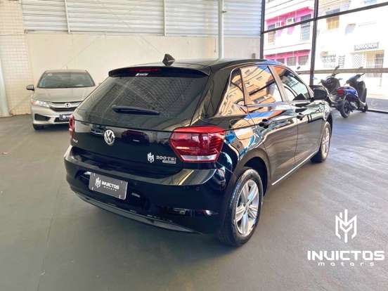 VOLKSWAGEN-POLO-2018