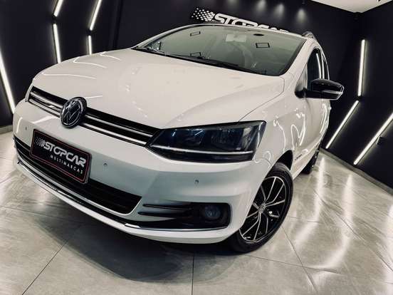 VOLKSWAGEN-SPACEFOX-2015
