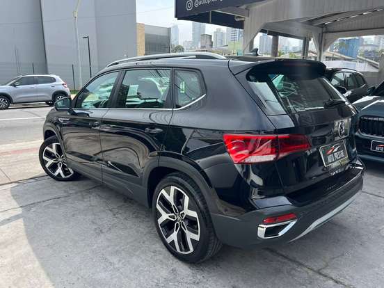 VOLKSWAGEN-TAOS-2024