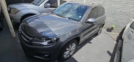 VOLKSWAGEN-TIGUAN-2012