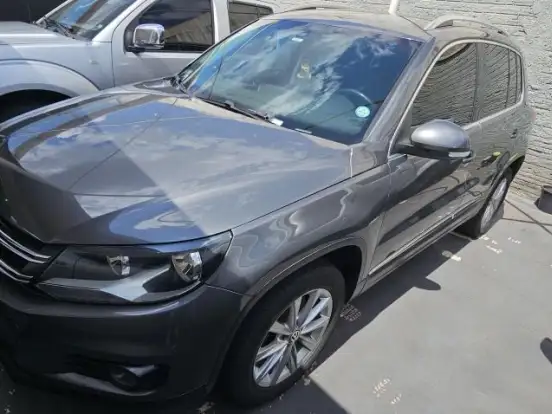 VOLKSWAGEN-TIGUAN-2.0 TSI R-LINE 16V TURBO GASOLINA 4P TIPTRONIC VOLKSWAGEN-TIGUAN-2012