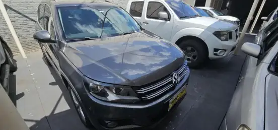 VOLKSWAGEN-TIGUAN-2012