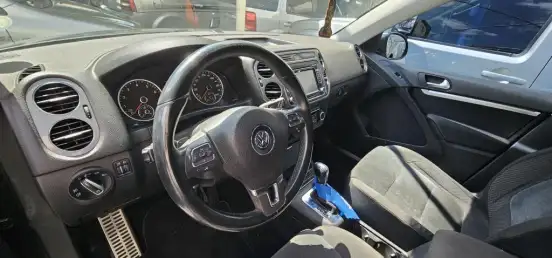 VOLKSWAGEN-TIGUAN-2012