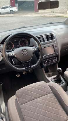 VOLKSWAGEN-FOX-1.6 MSI HIGHLINE 16V FLEX 4P MANUAL VOLKSWAGEN-FOX-2015