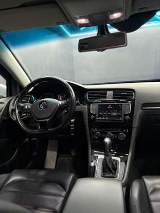 VOLKSWAGEN-GOLF-2015