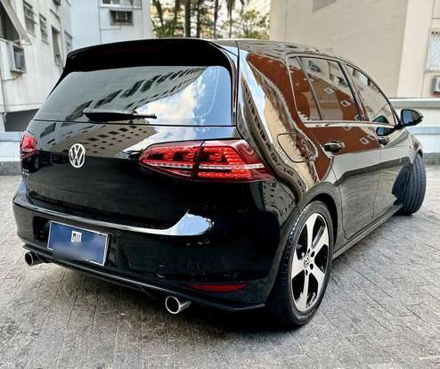 VOLKSWAGEN-GOLF-2017