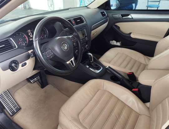 VOLKSWAGEN-JETTA-2013