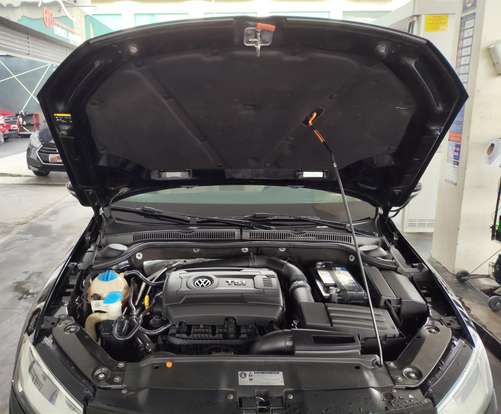 VOLKSWAGEN-JETTA-2013