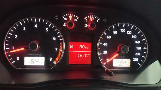 VOLKSWAGEN-POLO-2011
