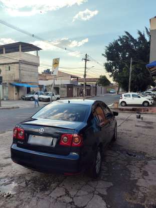 VOLKSWAGEN-POLO SEDAN-2012
