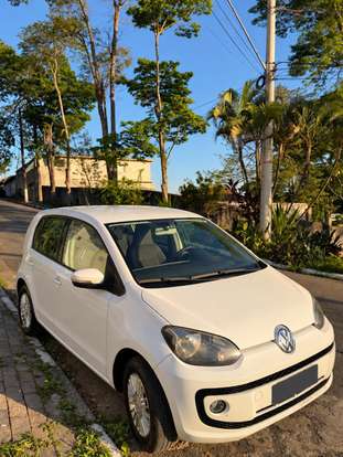 VOLKSWAGEN-UP-2015