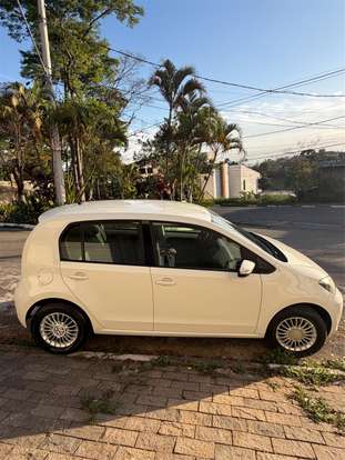 VOLKSWAGEN-UP-2015