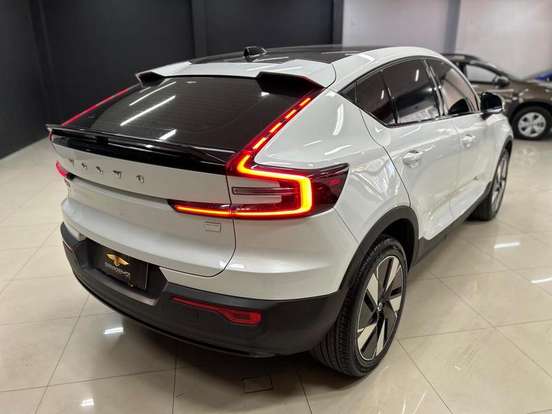 VOLVO-C40-2023