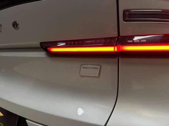 VOLVO-C40-2023