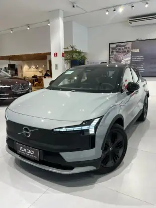 VOLVO-EX30-2025