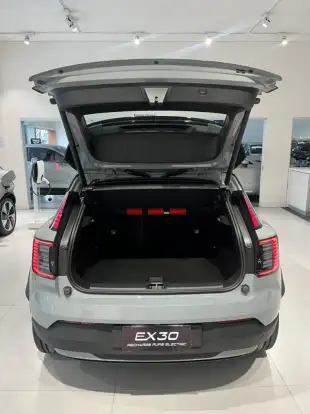 VOLVO-EX30-2025
