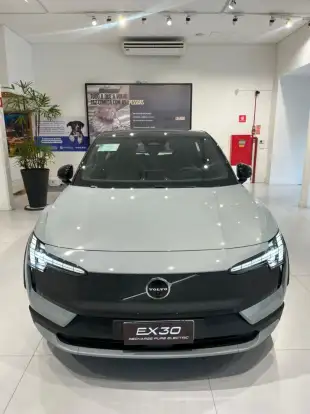 VOLVO-EX30-2025