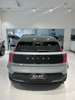 VOLVO-EX30-2025