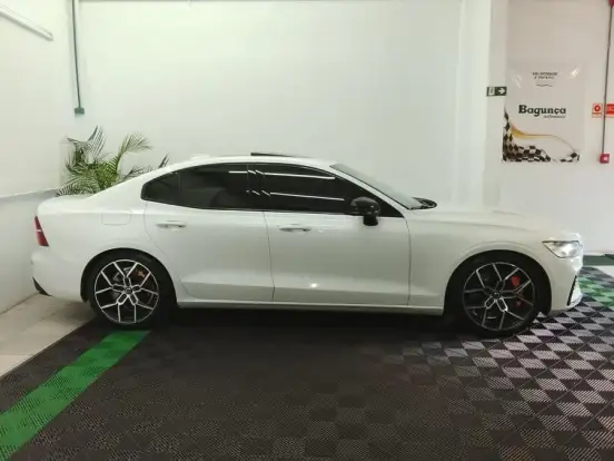 VOLVO-S60-2.0 T8 POLESTAR ENGINEERED HÍBRIDO 4P AUTOMÁTICO VOLVO-S60-2020