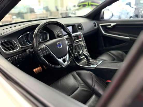 VOLVO-V60-2016