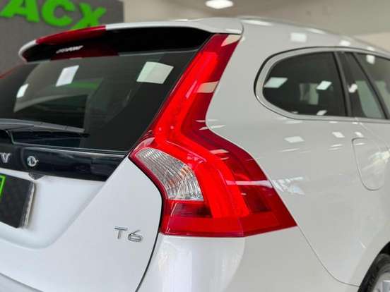 VOLVO-V60-2.0 T6 R DESIGN TURBO GASOLINA 4P AUTOMÁTICO VOLVO-V60-2016