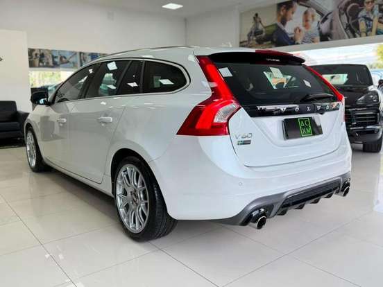 VOLVO-V60-2016