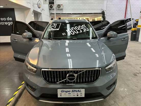 VOLVO-XC40-2021