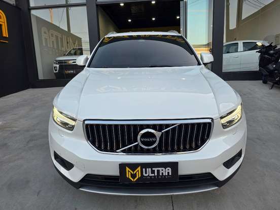 VOLVO-XC40-2020