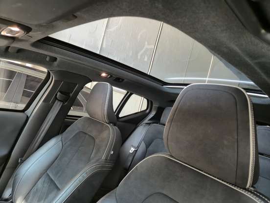 VOLVO-XC40-2020