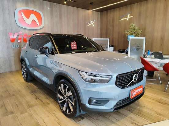 VOLVO-XC40-2021