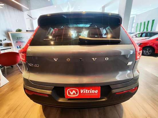 VOLVO-XC40-2021