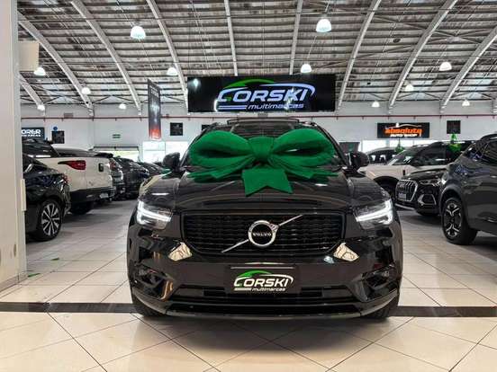 VOLVO-XC40-2021