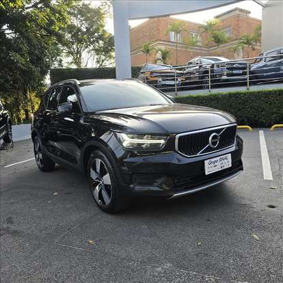VOLVO-XC40-2019