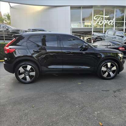 VOLVO-XC40-2019