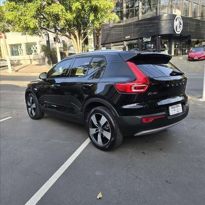 VOLVO-XC40-2019