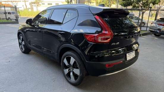 VOLVO-XC40-2019