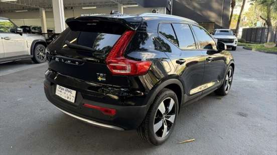 VOLVO-XC40-2019